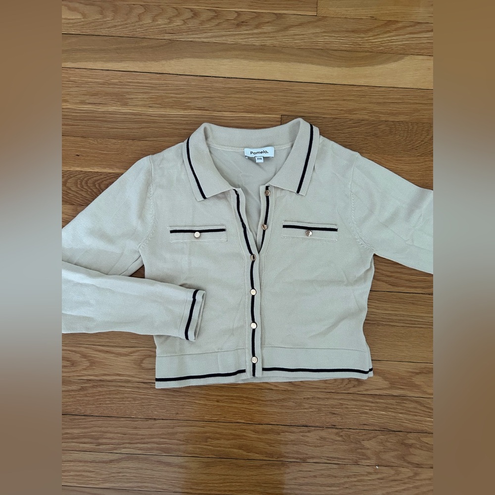 Pomelo Cropped Cream Button-Down Shirt with Black Trim